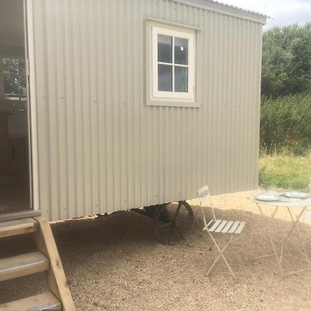 Romantic Secluded Shepherd Hut Hares Rest Southwick  Eksteriør billede
