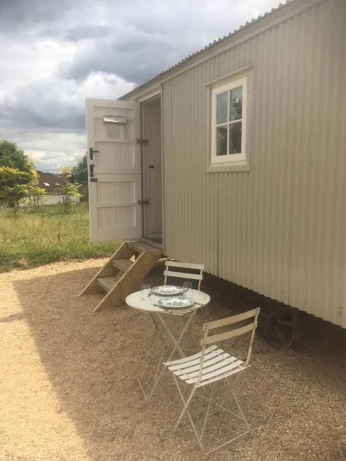 Romantic Secluded Shepherd Hut Hares Rest Southwick  Eksteriør billede