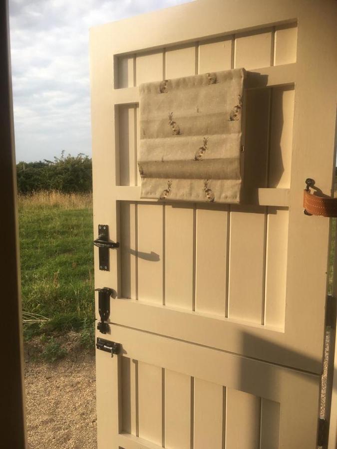 Romantic Secluded Shepherd Hut Hares Rest Southwick  Eksteriør billede